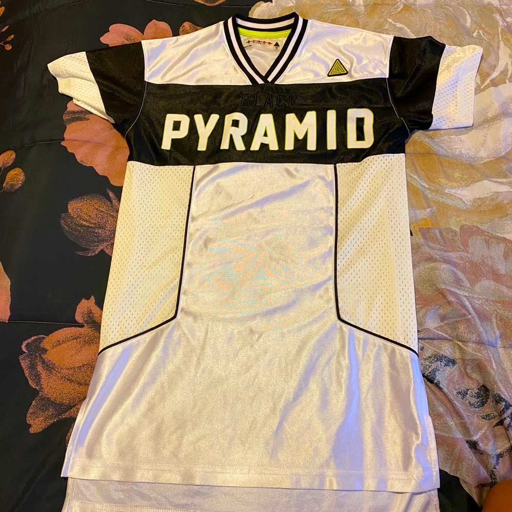 Black and white short blackpyramid dress
